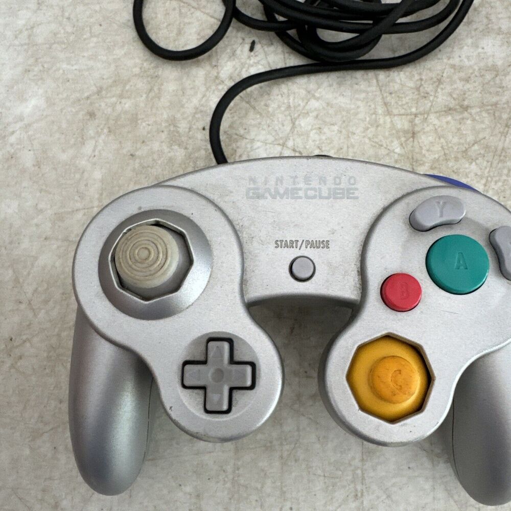 Nintendo GameCube Controller - Silver - Picture 3 of 6